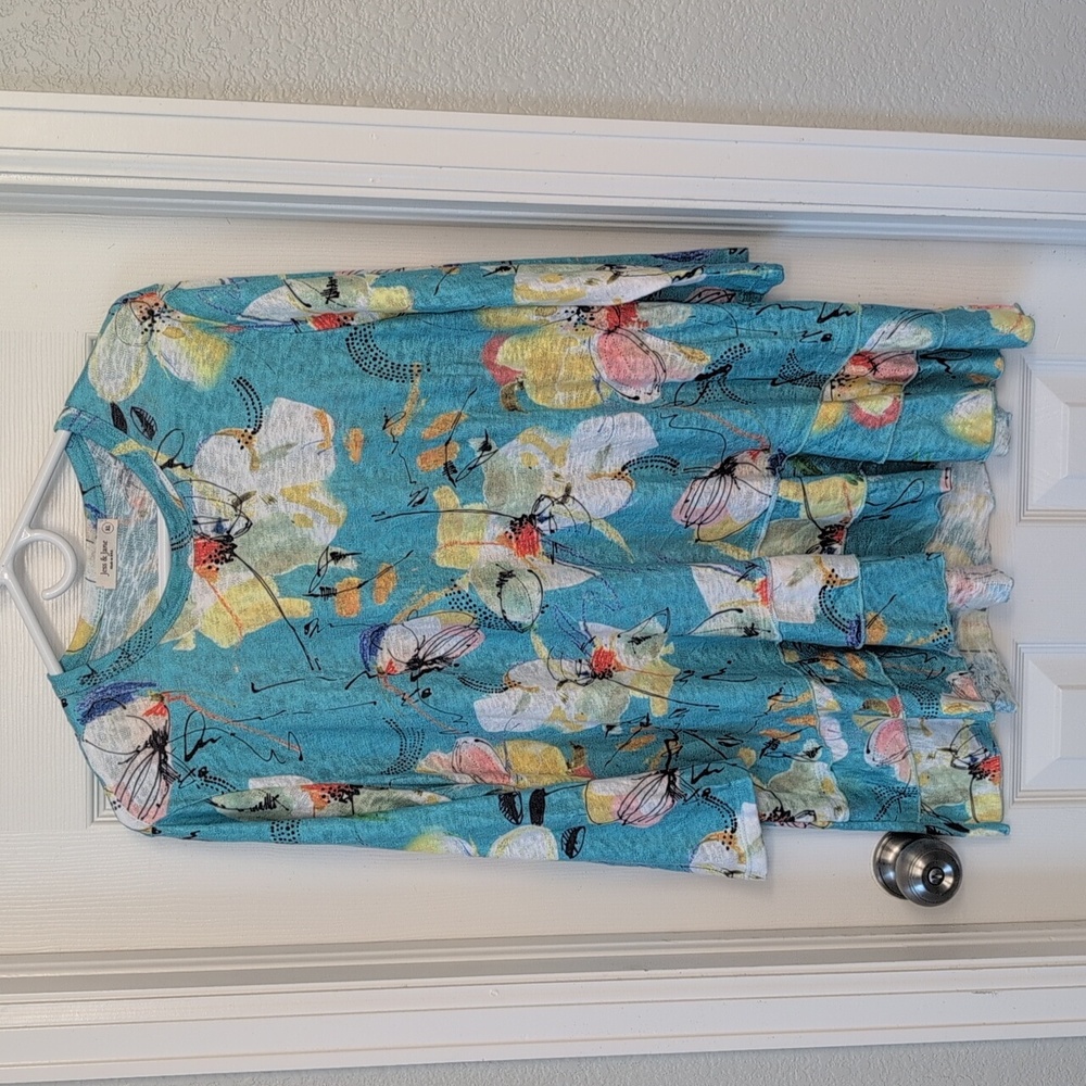 Jess & Jane Floral Ruffle Hem Top - Picture 5 of 11